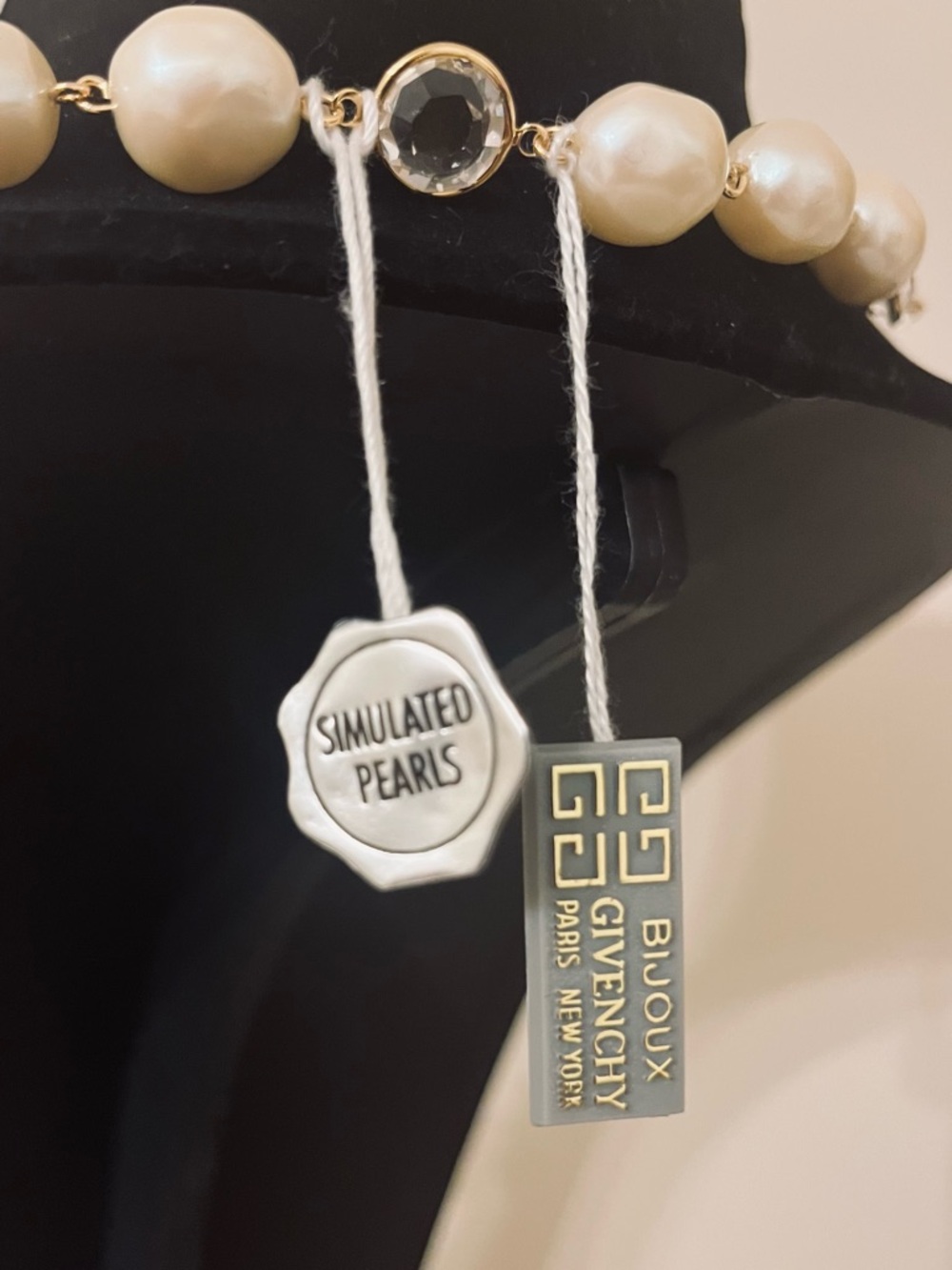 #249 NWT Vintage Givenchy New York/ Paris Pearl & Crystals Goldtone Necklace - Picture 3 of 3